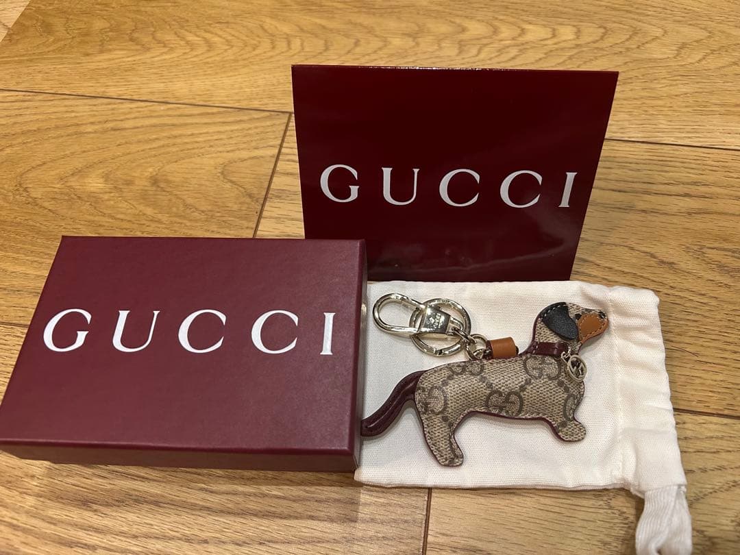 GUCCI グッチ 犬型 キーホルダー　【ドッグ シェイプ バッグ チャーム】