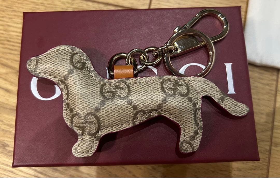 GUCCI グッチ 犬型 キーホルダー　【ドッグ シェイプ バッグ チャーム】