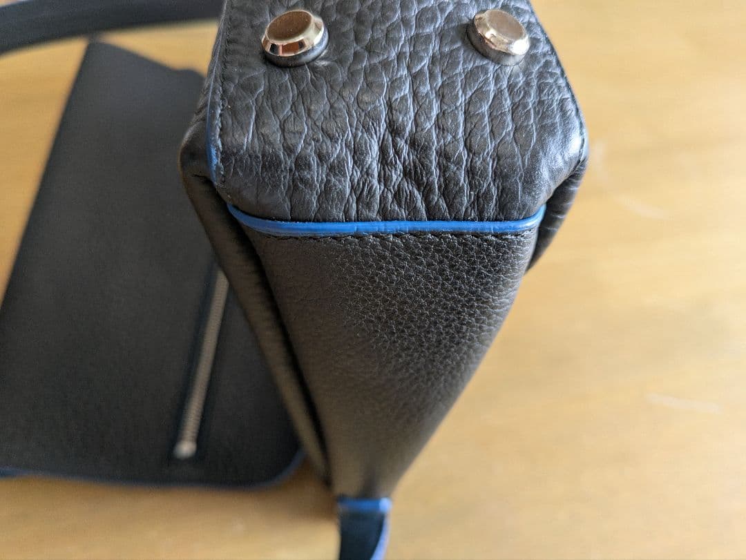 極美品✨FURLA ショルダーバッグ　クロスボディ　大容量　ブラック　レザー