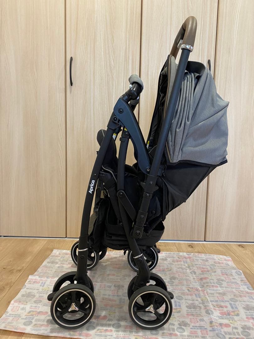 【2023年購入品 】Apricaラクーナクッションフリー　純正レインカバー付き