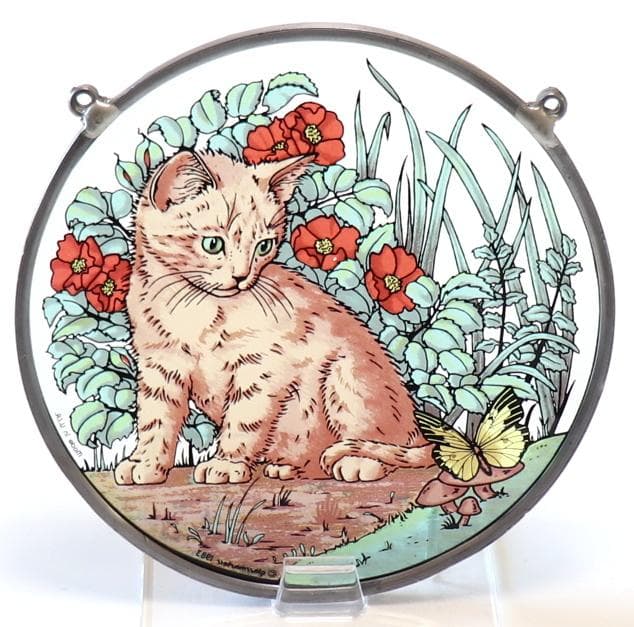 蝶々を見つめる可愛い子猫 ヴィンテージ ステンドグラス お花畑 絵画 美術館