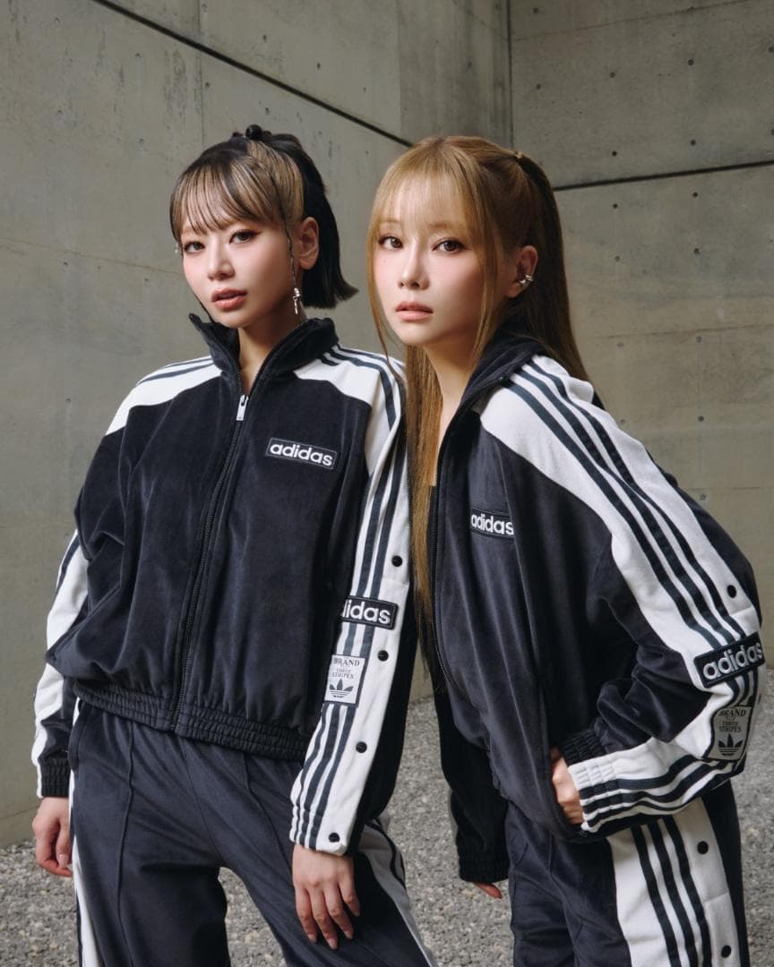 ADIDAS Sサイズ アディブレイク ベロア トラックトップ 黒 IW5581