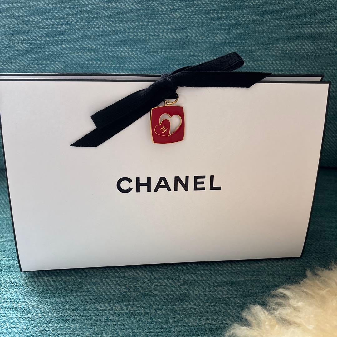 シャネル ルージュ ヌワール コンフィダンス シーズン限定　ギフト　チャーム