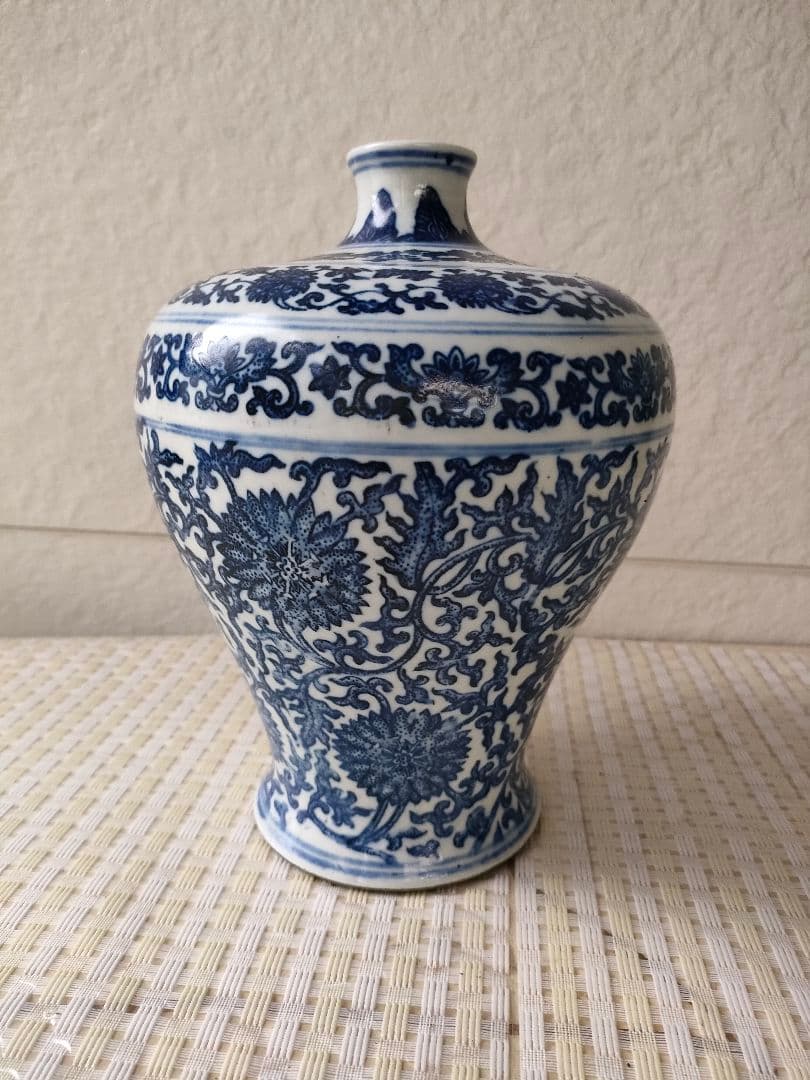 ●中国 明清 青花白磁 花唐草文 瓶 底款有り　アンティーク陶磁器