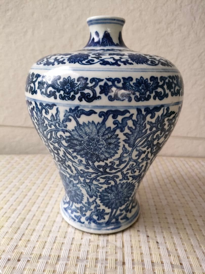 ●中国 明清 青花白磁 花唐草文 瓶 底款有り　アンティーク陶磁器