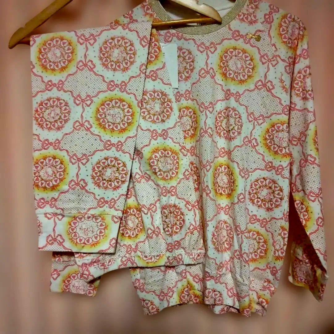 tsumori chisatoタグ付新品 乙女と猫と薔薇の総柄パジャマ上下セット