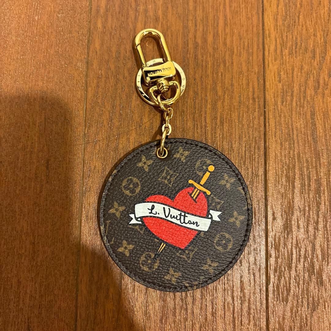 Louis Vuitton キーホルダー LVロゴ ハート