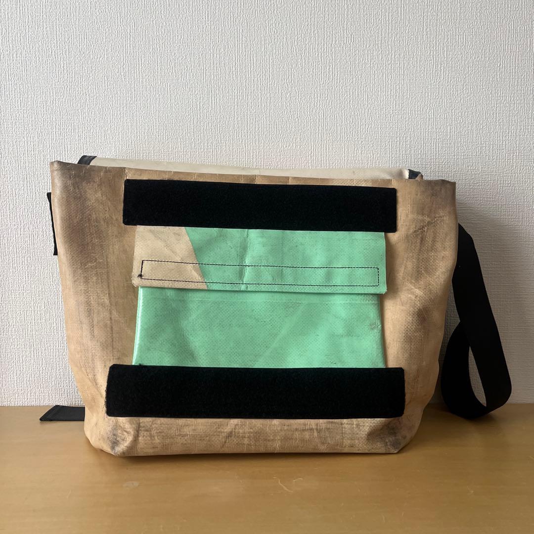 FREITAG DRAGNET F12 クリームホワイト　エメラルドグリーン