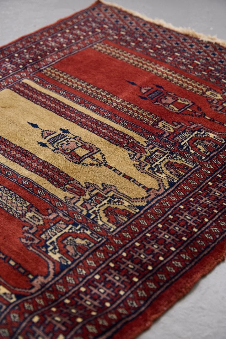 ヴィンテージラグ　トライバルラグ　パキスタン産（94×65cm）赤　黄　紺　黒