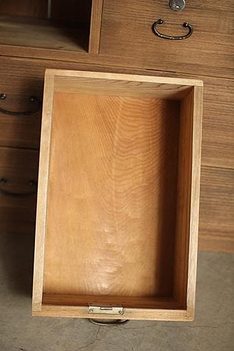 古く味のある木製の引き出し5杯　チェスト　昭和レトロ　タンス　古家具　古民家