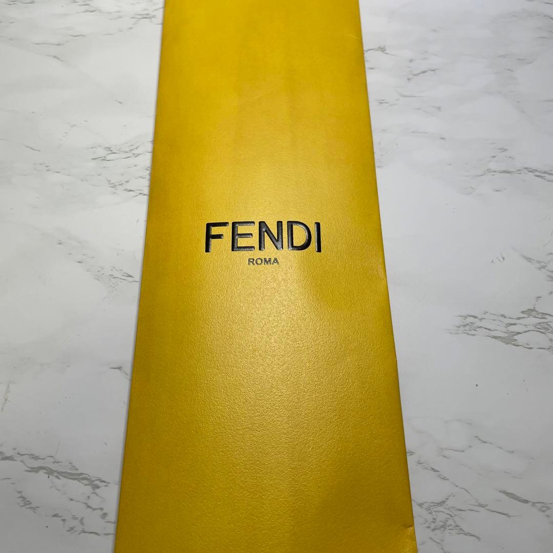 ✨ケース付✨FENDI ネクタイ 現行 ソリッド ナロータイ ワンポイント レア