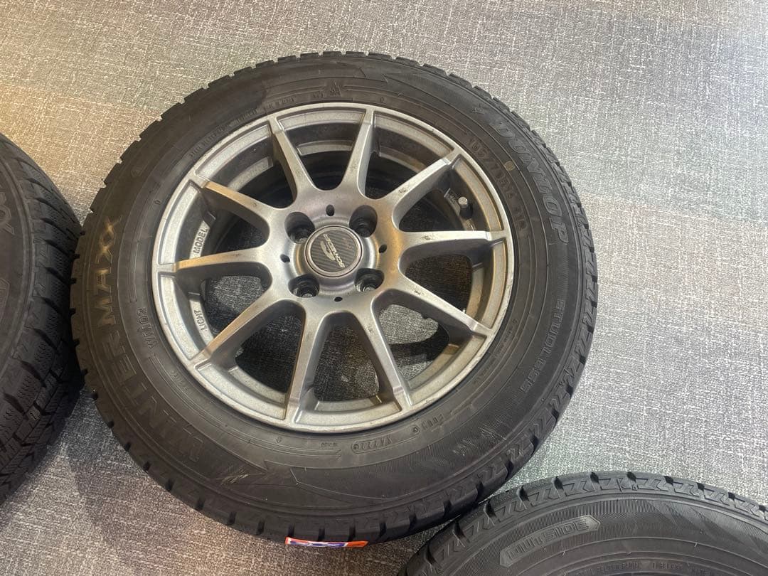 アクア　スタッドレス　165 70r 14 22年製