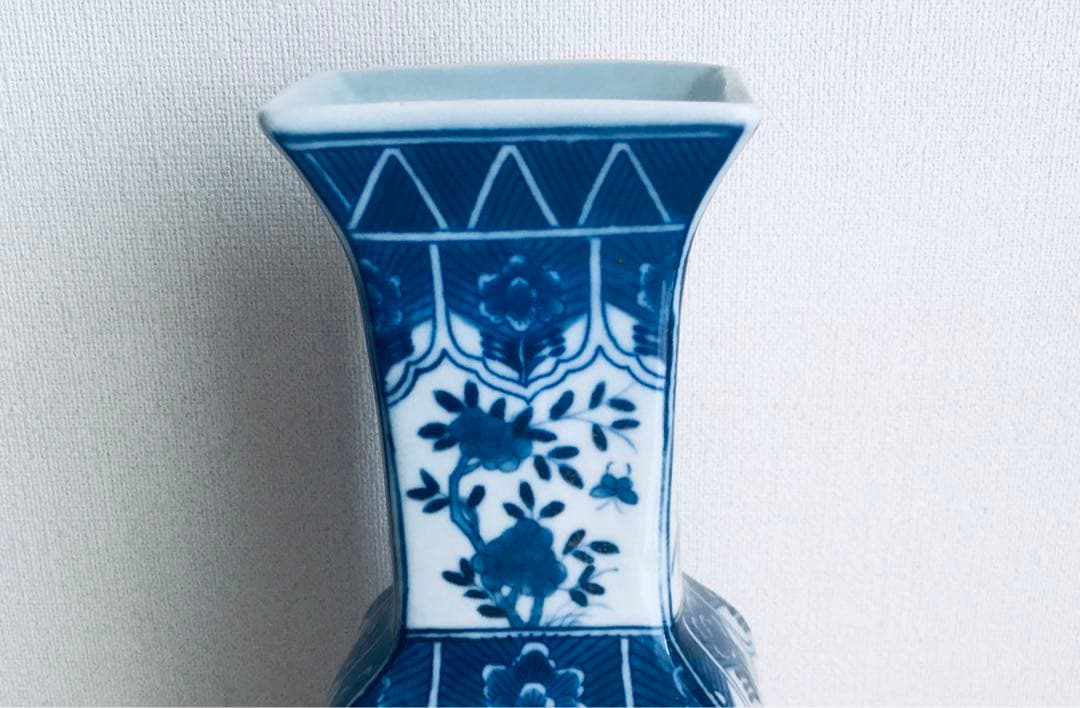 大清康熙青花人物花木鳥蝶図瓶 （底款大清康熙年製）中国古美術 陶磁器