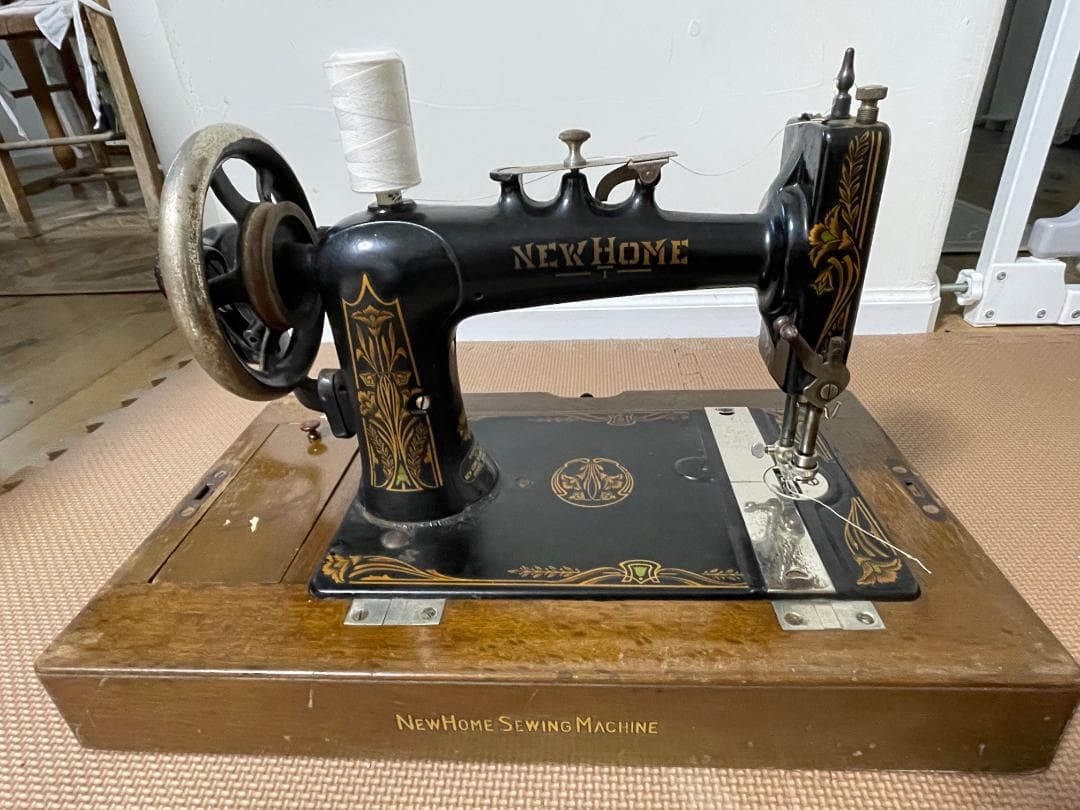 NEW SEWING MACHINE　古い手回しミシン　アンティーク