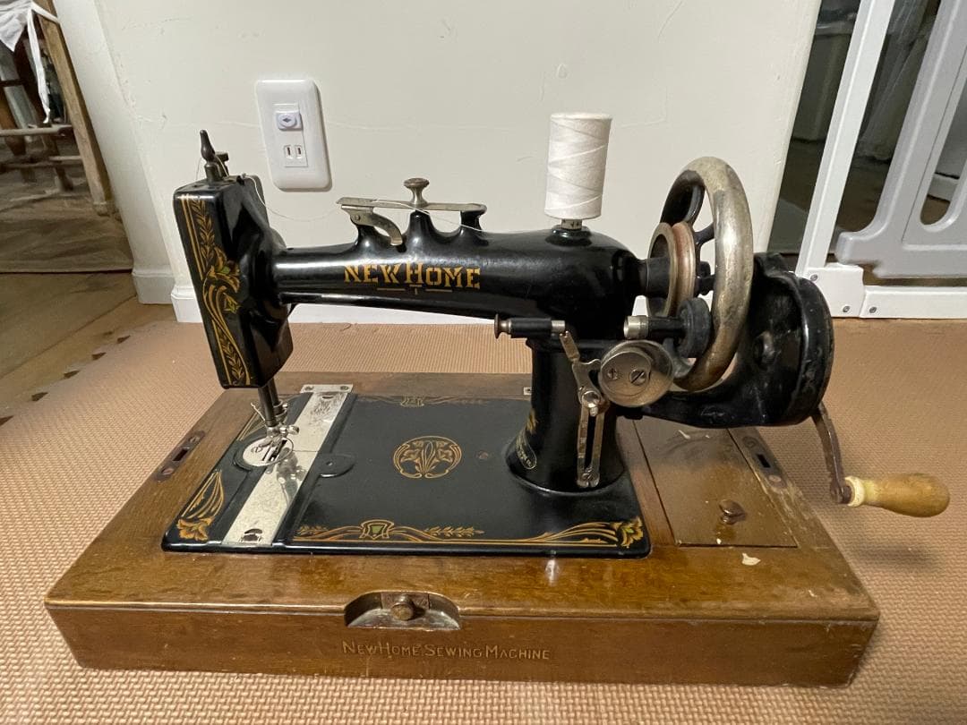 NEW SEWING MACHINE　古い手回しミシン　アンティーク