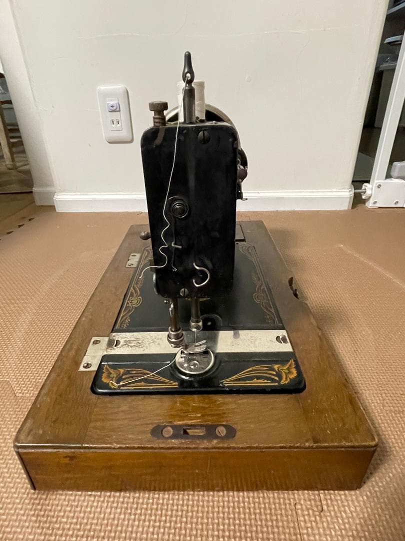 NEW SEWING MACHINE　古い手回しミシン　アンティーク