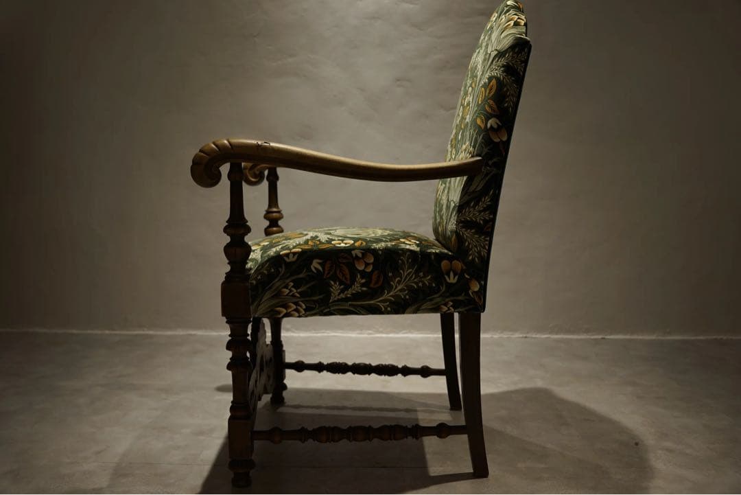 イギリスアンティーク　アームチェア　ヴィクトリアン様式WilliamMorris