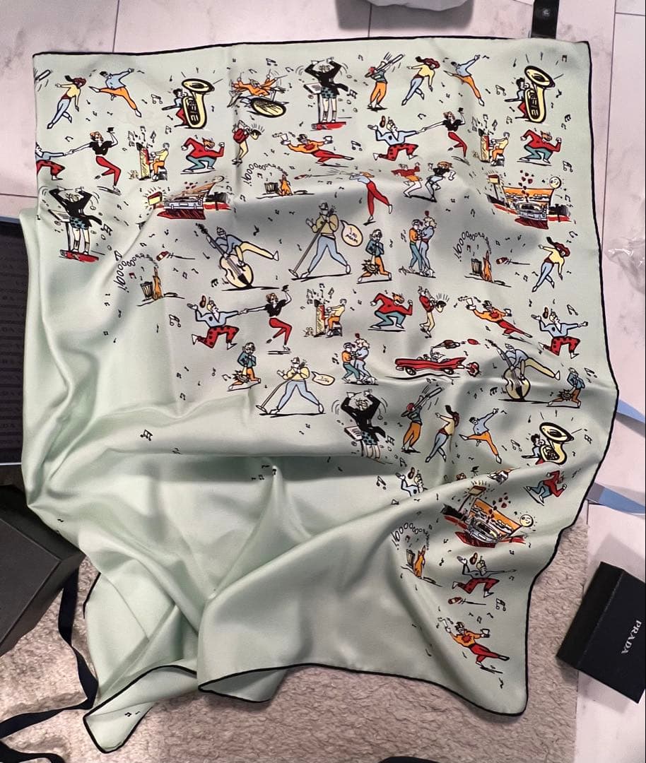 新品　PRADA シルクスカーフ