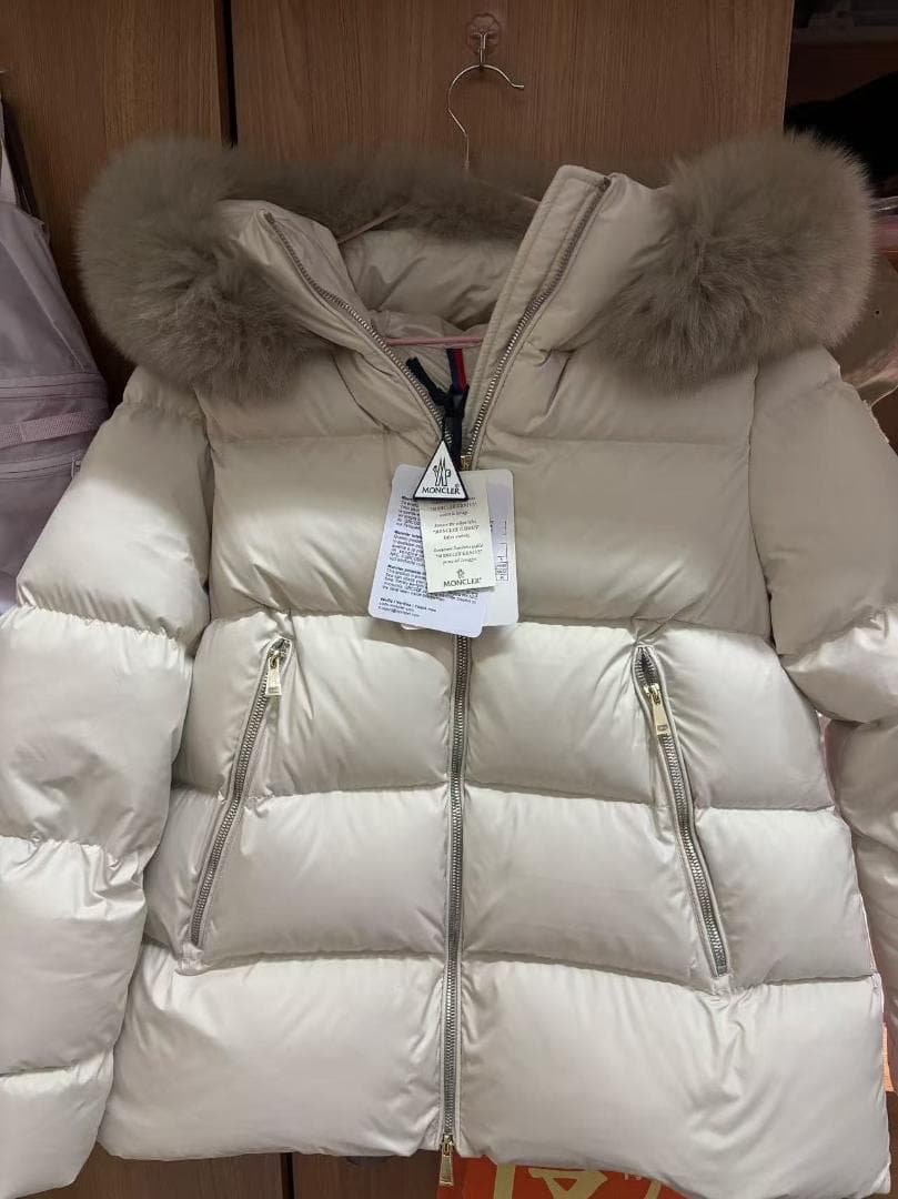 極希少✨MONCLER アイボリー ダウンジャケット