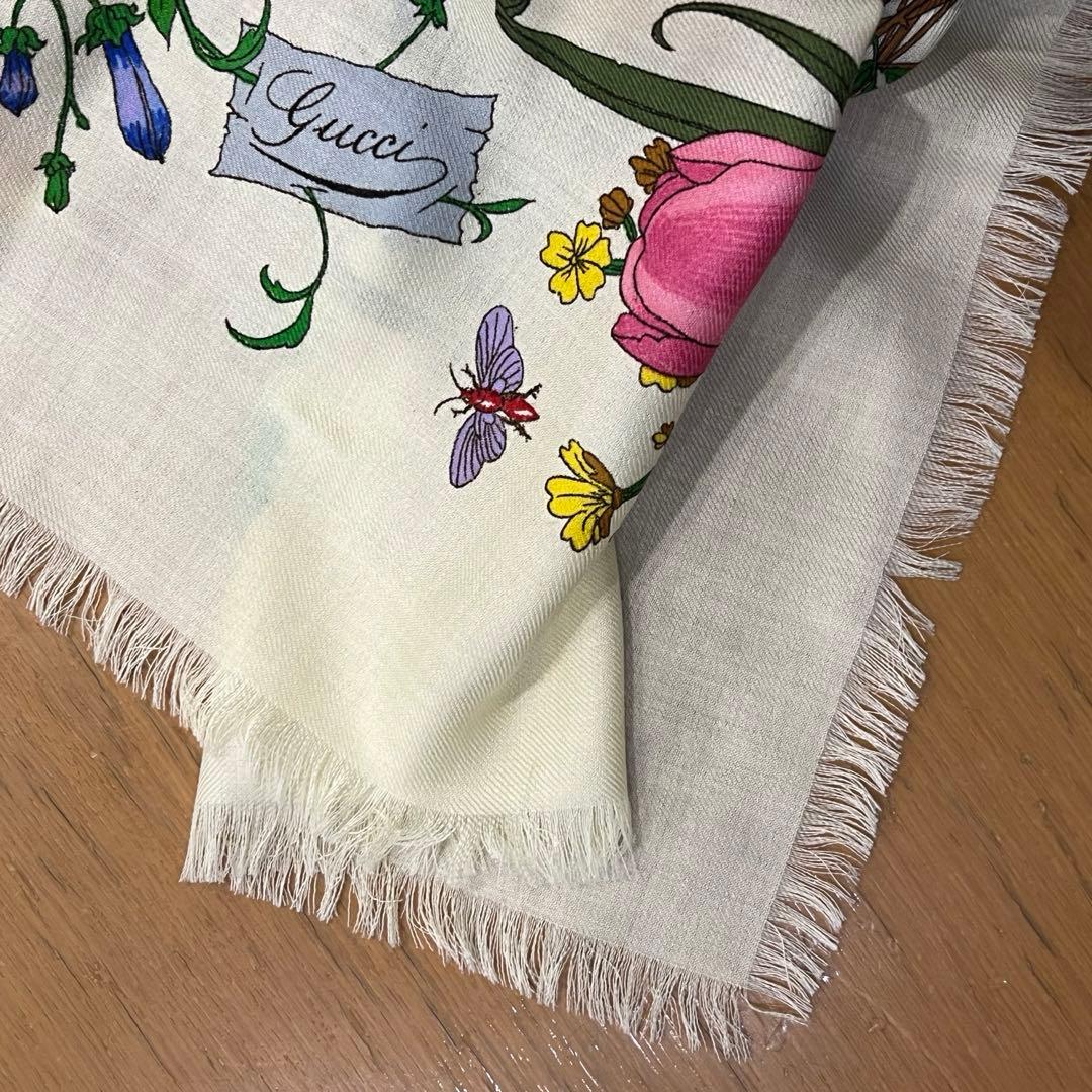GUCCI グッチ 大判ショール　135センチ×135センチ花柄 アイボリー系