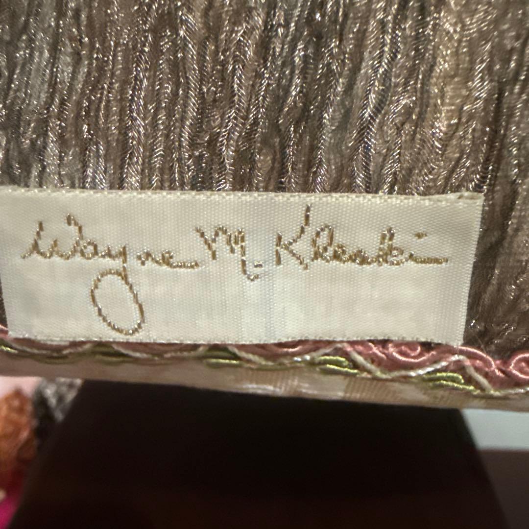 猫の豪華な衣装の人形