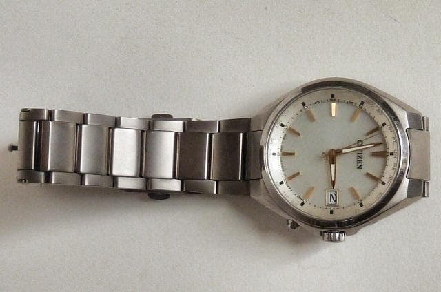 美品 CITIZEN アテッサ 電波ソーラー腕時計