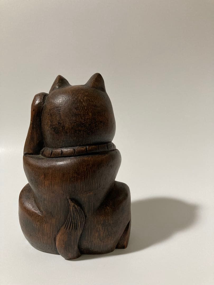 招き猫置物　竹根彫刻ダークブラウン