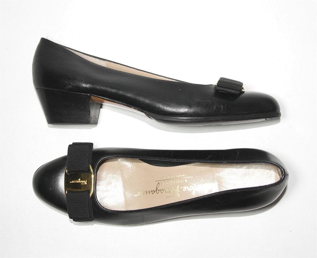 N*i様 Ferragamo ヴァラ リボン パンプス 黒 5C ヒール3.5c