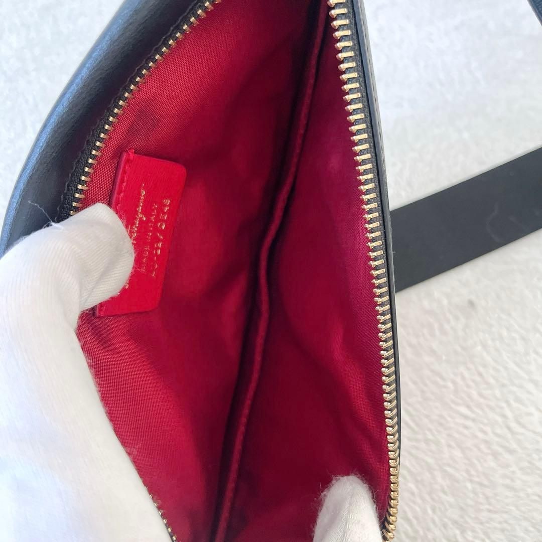 未使用級★Salvatore Ferragamo★ガンチーニ ボディバッグ 黒金