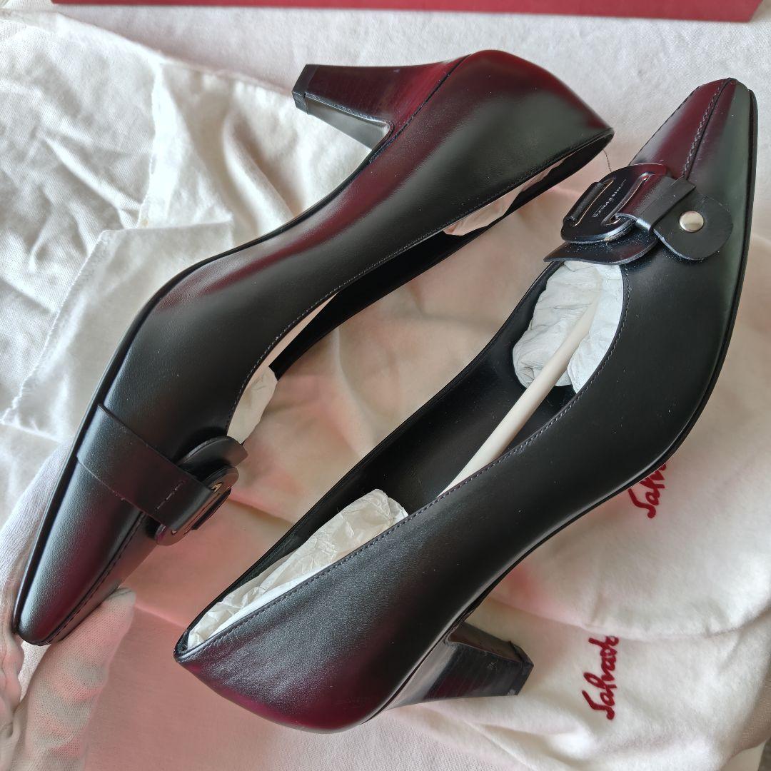 未使用品級 Salvatore Ferragamo ブラックレザー パンプス