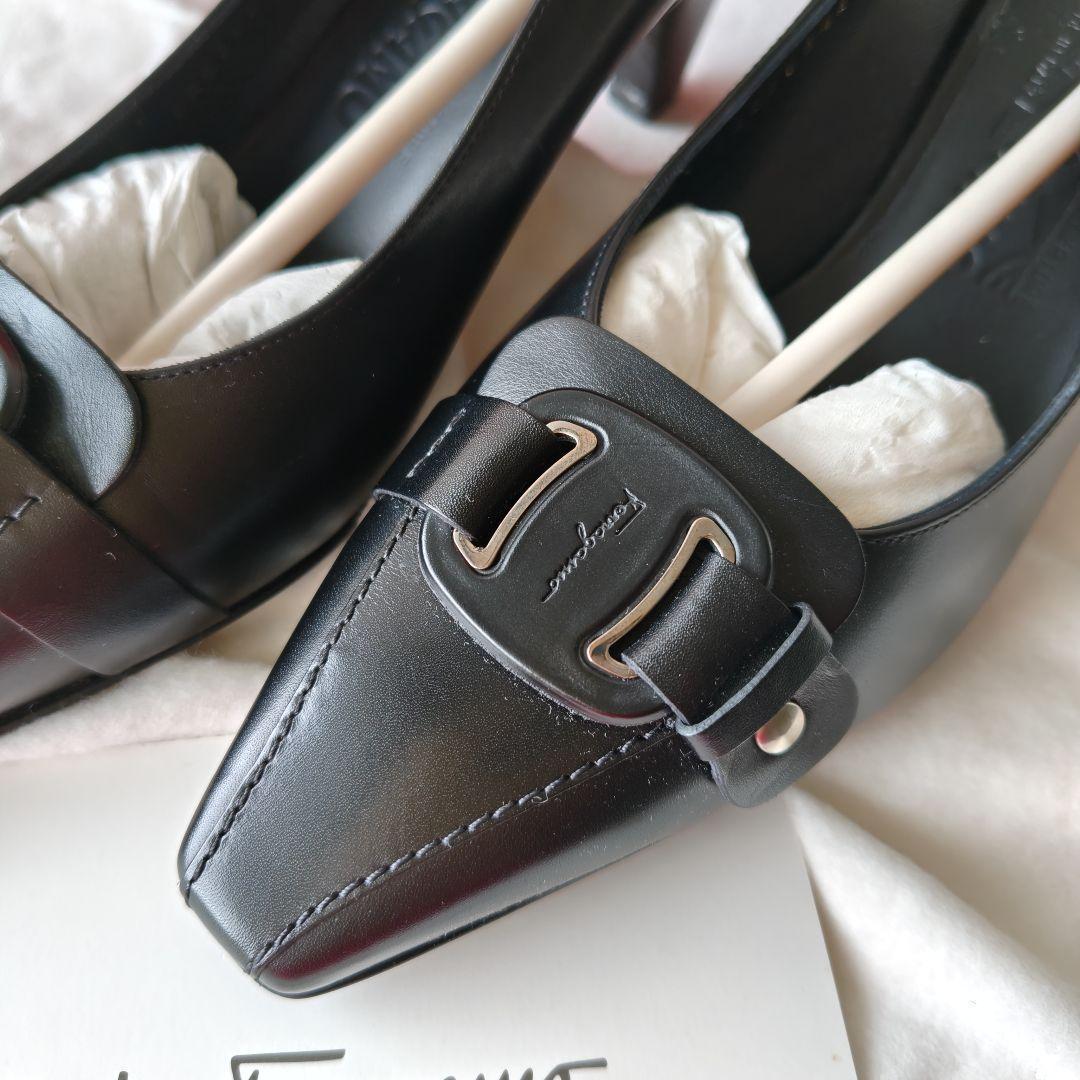 未使用品級 Salvatore Ferragamo ブラックレザー パンプス