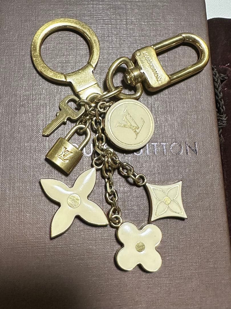 LOUIS VUITTON バッグチャーム キーホルダー ポルトクレパンピーユ