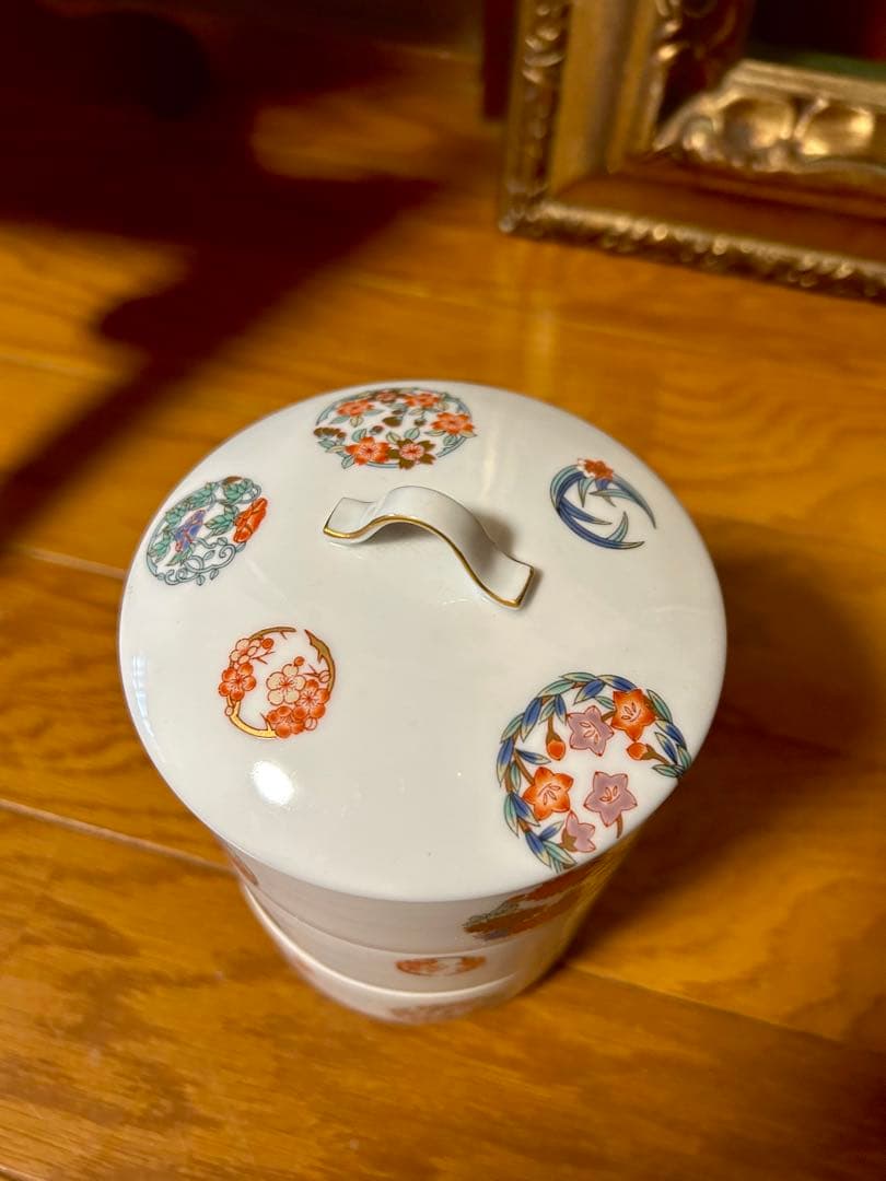 有田焼 深川製磁重箱 蓋物3段　花柄 宮内庁御用達　金彩