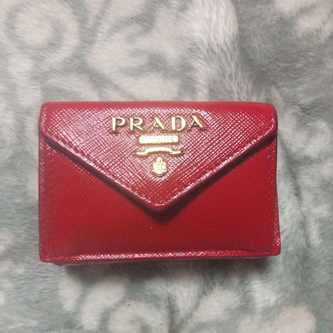 プラダPRADAコンパクトウォレット　レッド系