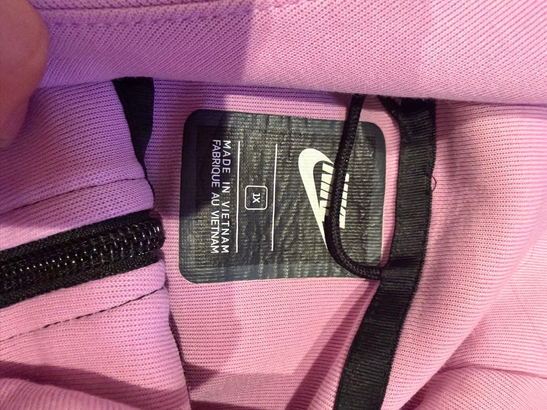 Nikeテックフリース‼️フード付きパーカー ピンク　早い者勝ち‼️