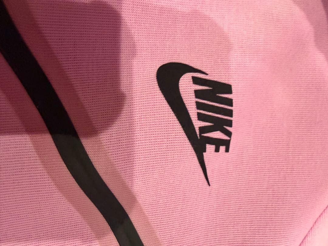 Nikeテックフリース‼️フード付きパーカー ピンク　早い者勝ち‼️