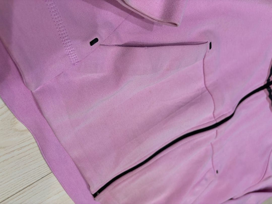 Nikeテックフリース‼️フード付きパーカー ピンク　早い者勝ち‼️