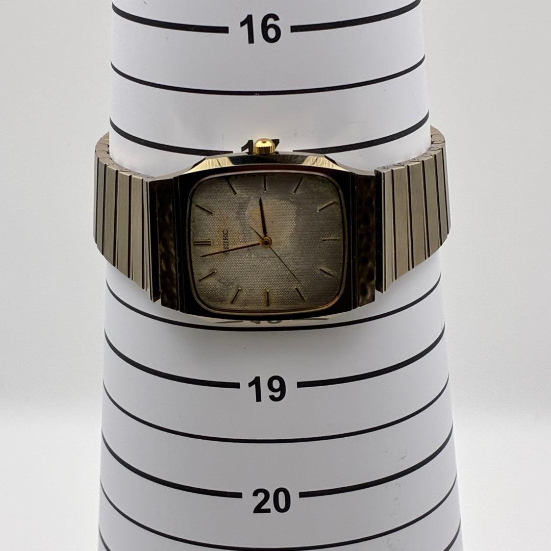 SEIKO セイコー　ドルチェ　腕時計　クォーツウォッチ　スクエア　ゴールド