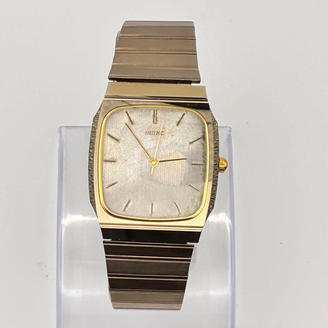 SEIKO セイコー　ドルチェ　腕時計　クォーツウォッチ　スクエア　ゴールド