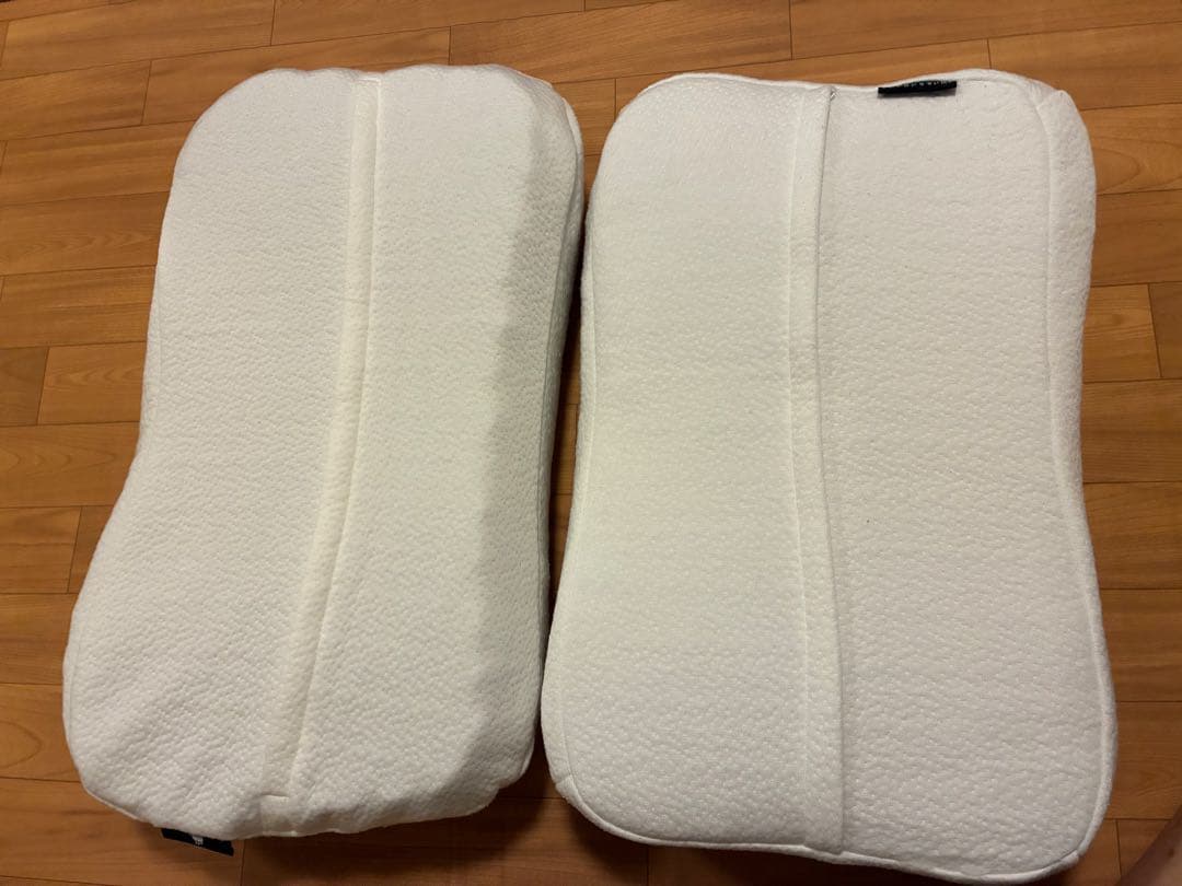 ひつじのいらない枕　人間工学デザイン ホワイト枕 2個セット　中古