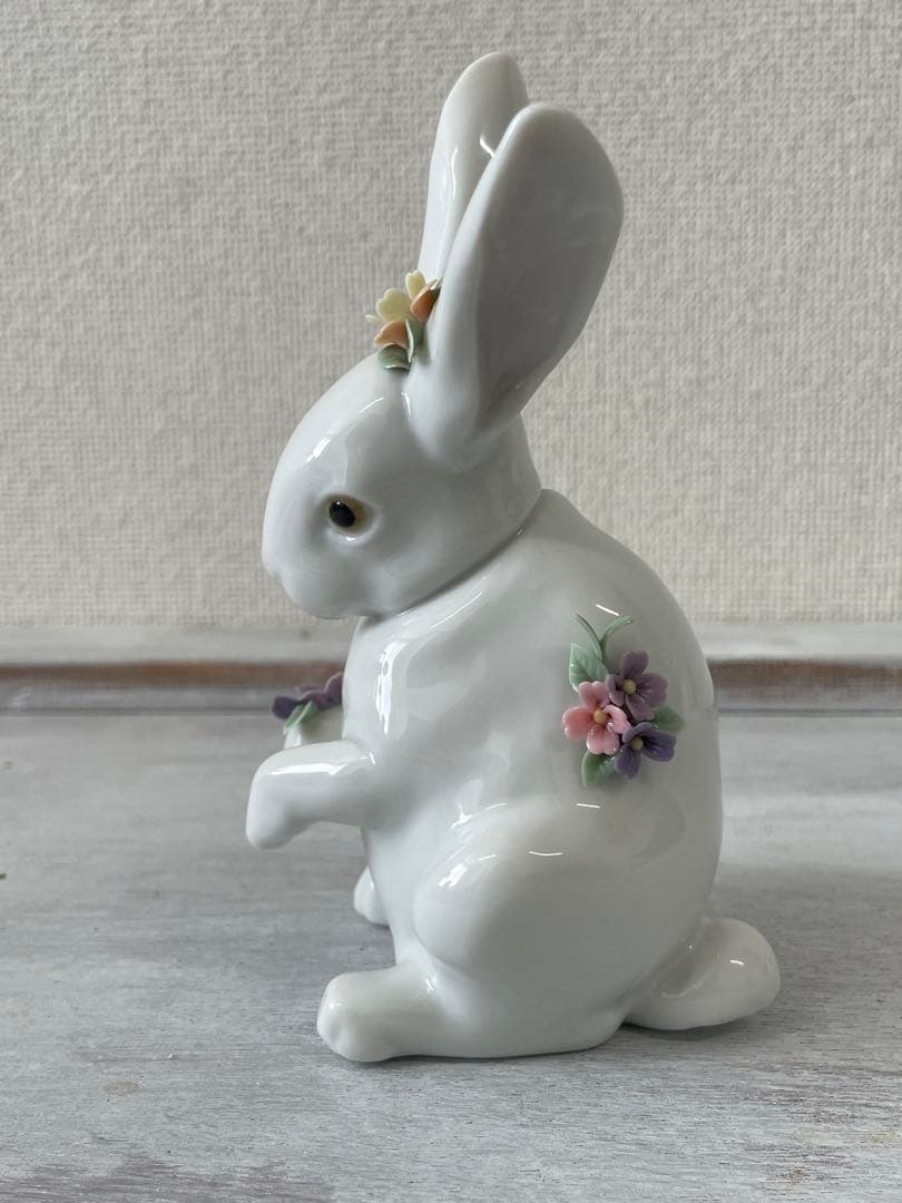 ［最終お値下げ］リヤドロ 「花飾りの白うさぎ」フィギュリン