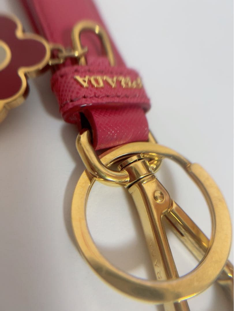 プラダ　PRADA キーホルダー　キーリング　フラワーモチーフ　ピンク