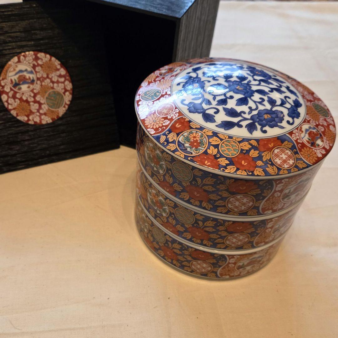 【美品】 龍峰窯 錦彩古伊万里 三段重 陶器製 木箱付き