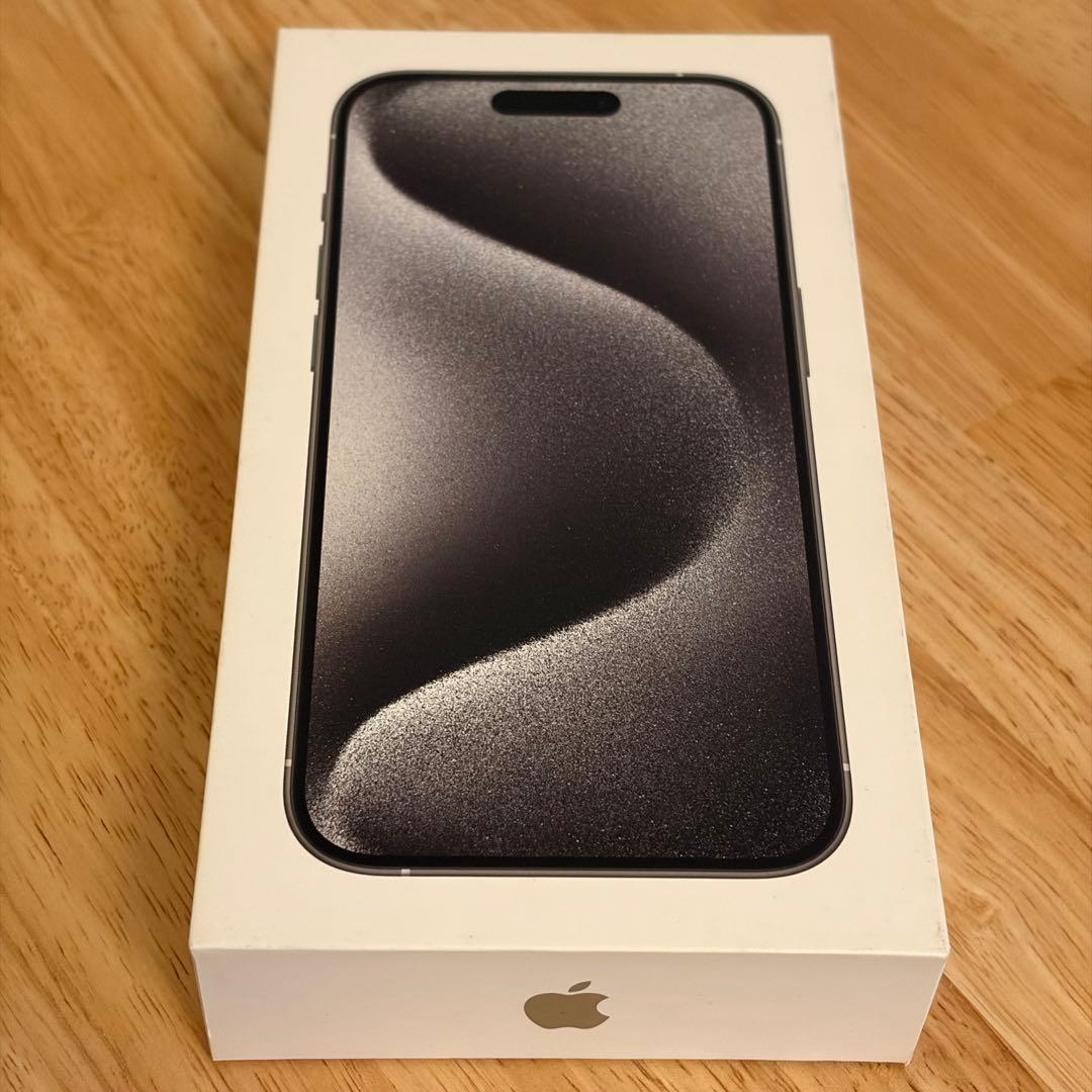 【美品】iPhone15 Pro ホワイトチタニウム 128GB ケース付き