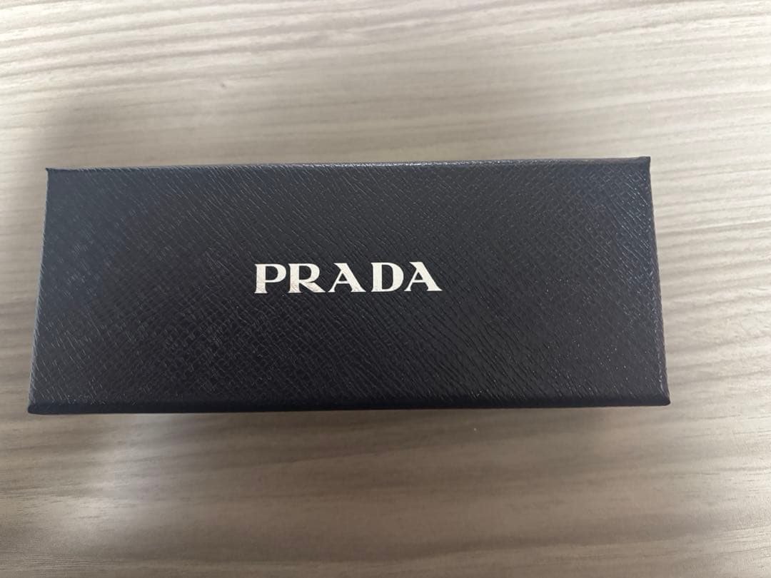 PRADA キーホルダー　プラダ　グレー