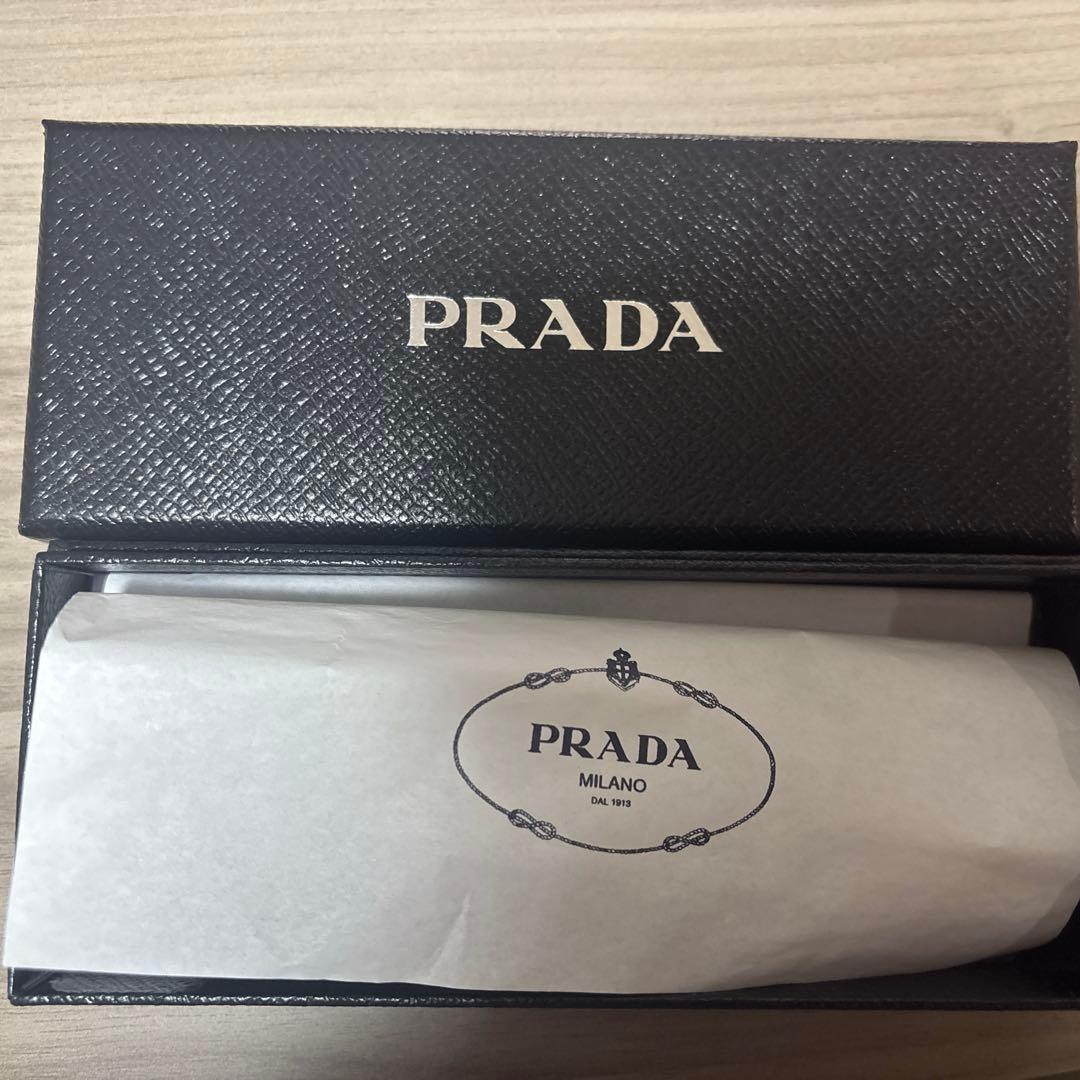 PRADA キーホルダー　プラダ　グレー