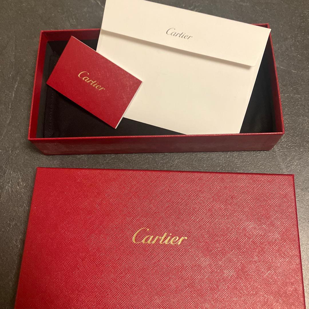 Cartier ブラック エンボス加工 長財布