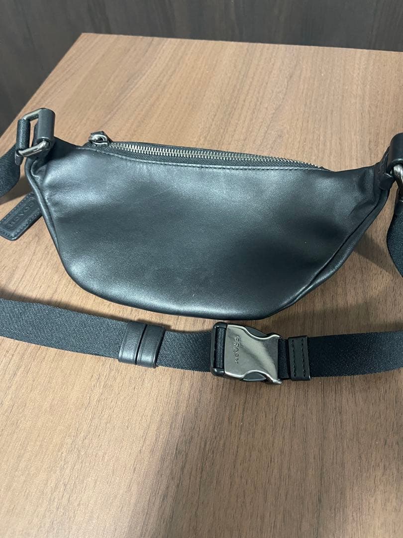 【coach】コーチ　レザー　ボディ　ウエスト　バッグ　ブラック　黒