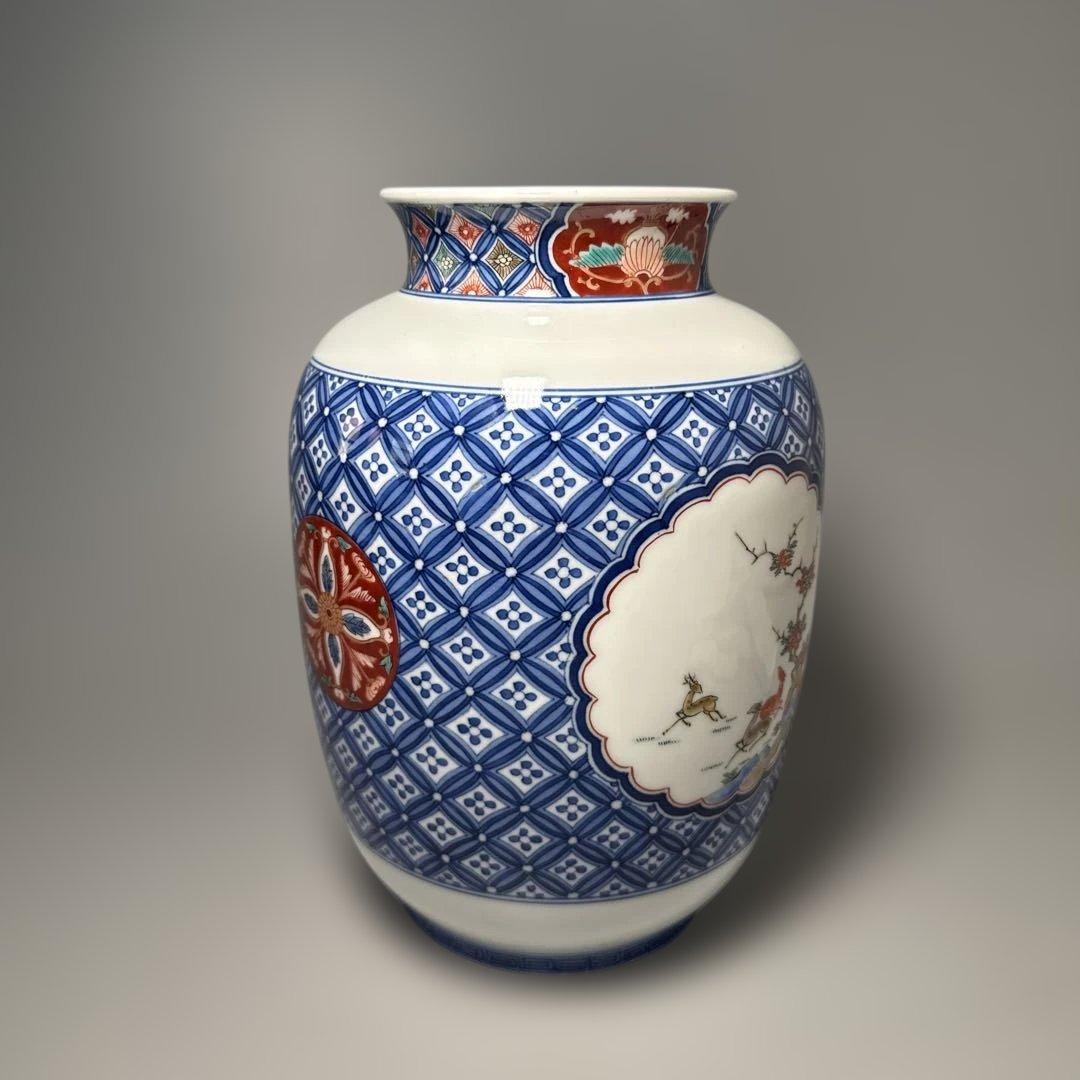 十二代　酒井田柿右衛門　錦　鹿紅葉七宝尽文花瓶　高さ25cm　国重要無形文化財