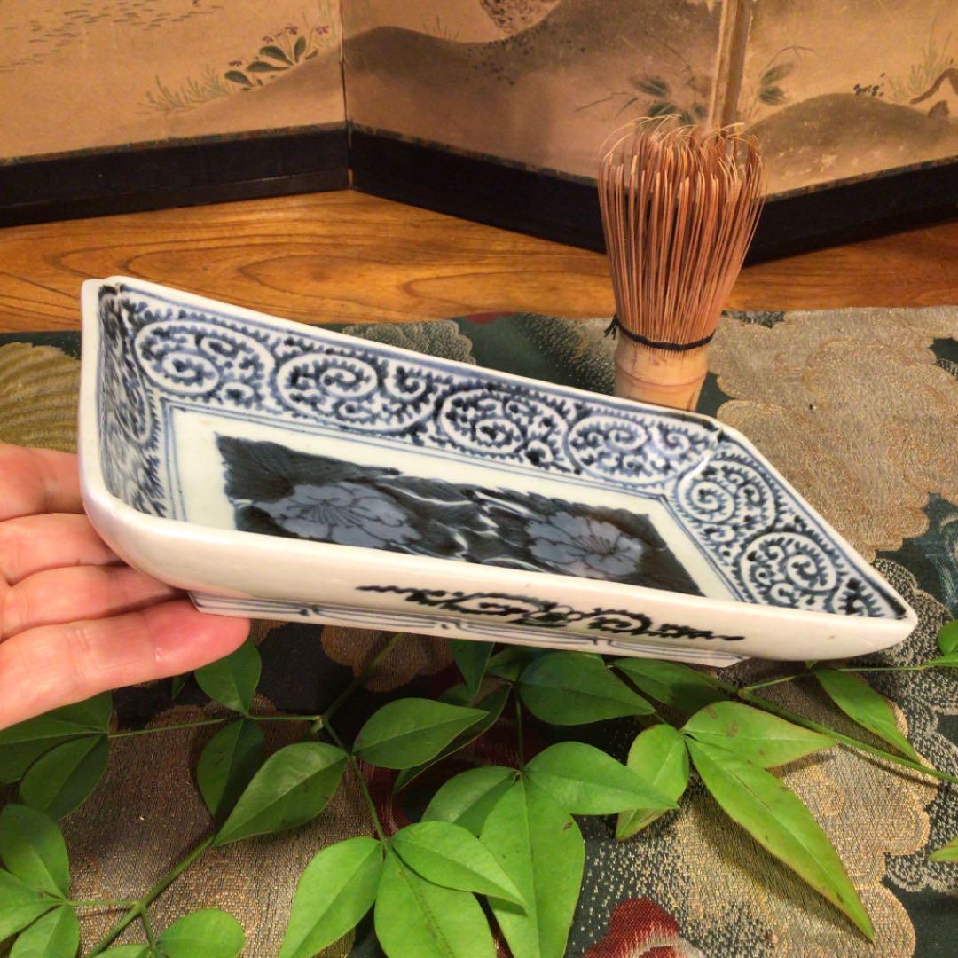 A581 古伊万里　染付　見込牡丹　タコ唐草紋様　隅入　長皿　2枚